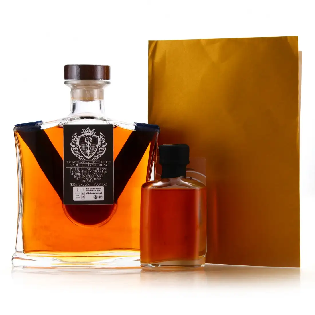 Image haute résolution de International Spirit Vault Vault Edition Spiced Rum Decanter (QE2 Platinum Jubilee)