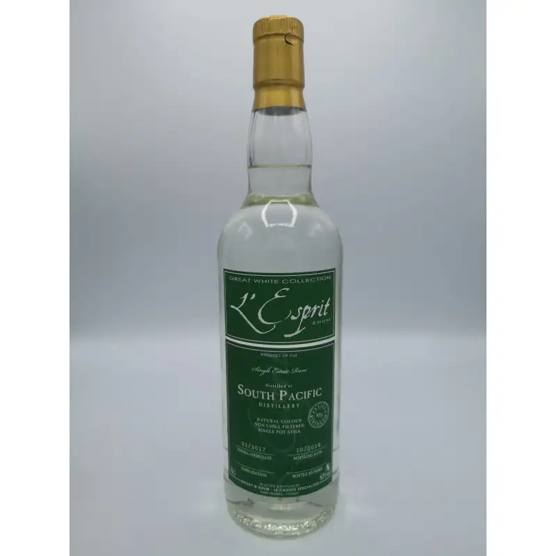 Bottle of Whisky & Rhum South Pacific L‘Esprit 2017