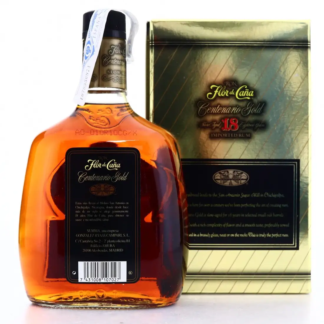 High resolution image of Flor de Caña Centenario Gold