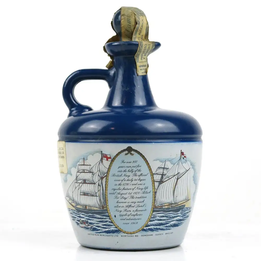 Hochauflösendes Bild von Alfred Lamb‘s Navy Rum Decanter