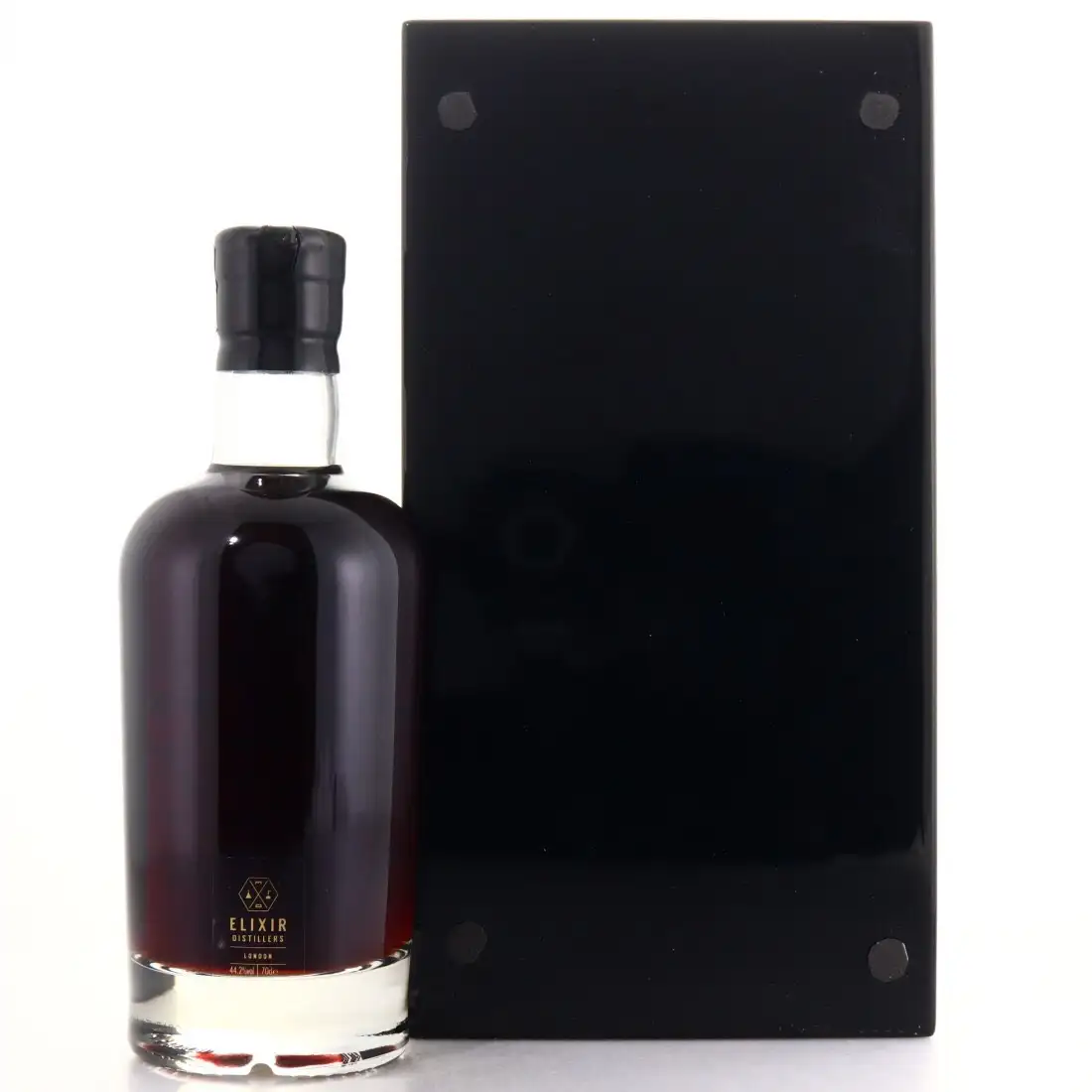 Image haute résolution de Elixir Distillers of London Port Mourant Black Tot Rum Demerara Aged 40 Years 1975