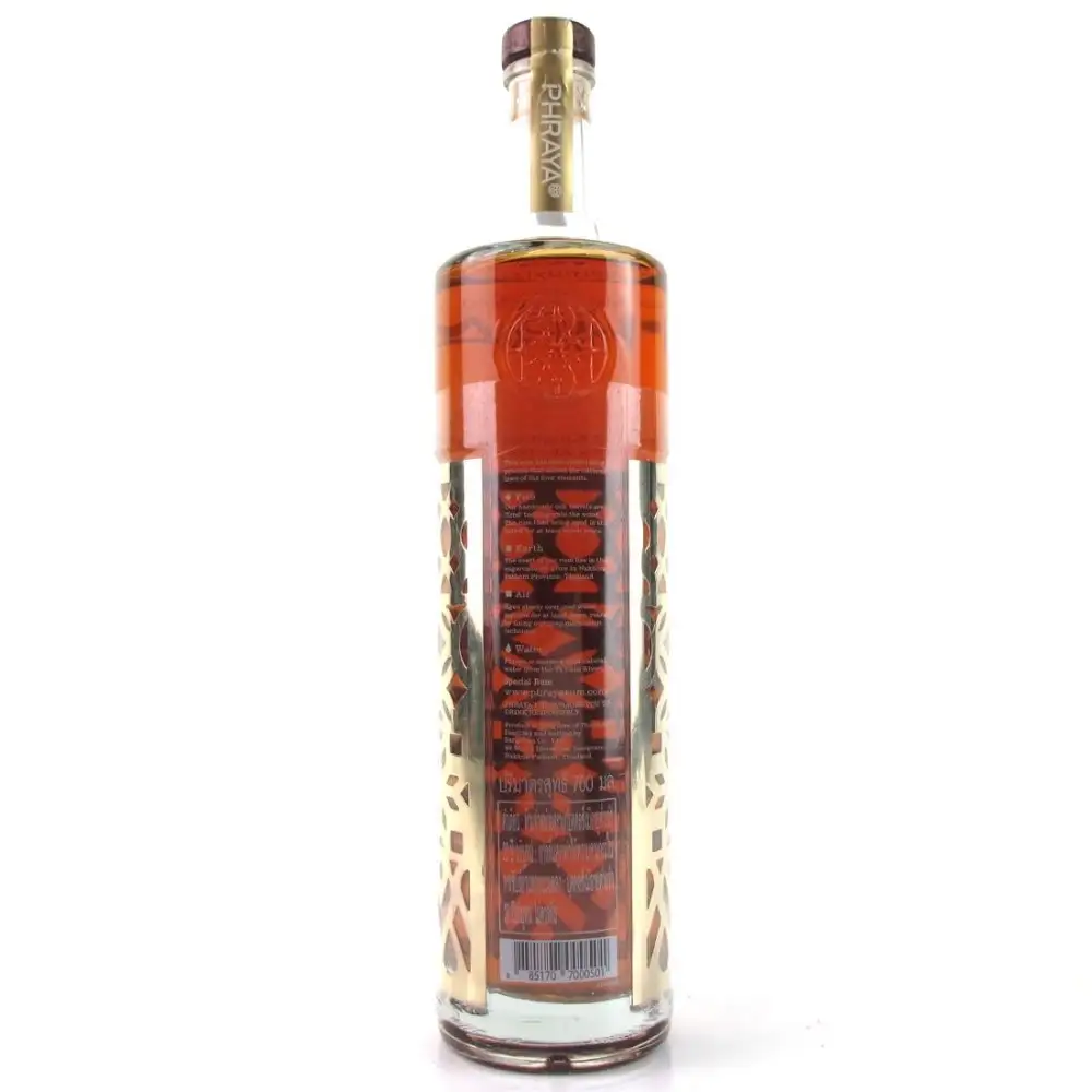 High resolution image of Phraya Deep Matured Gold Rum