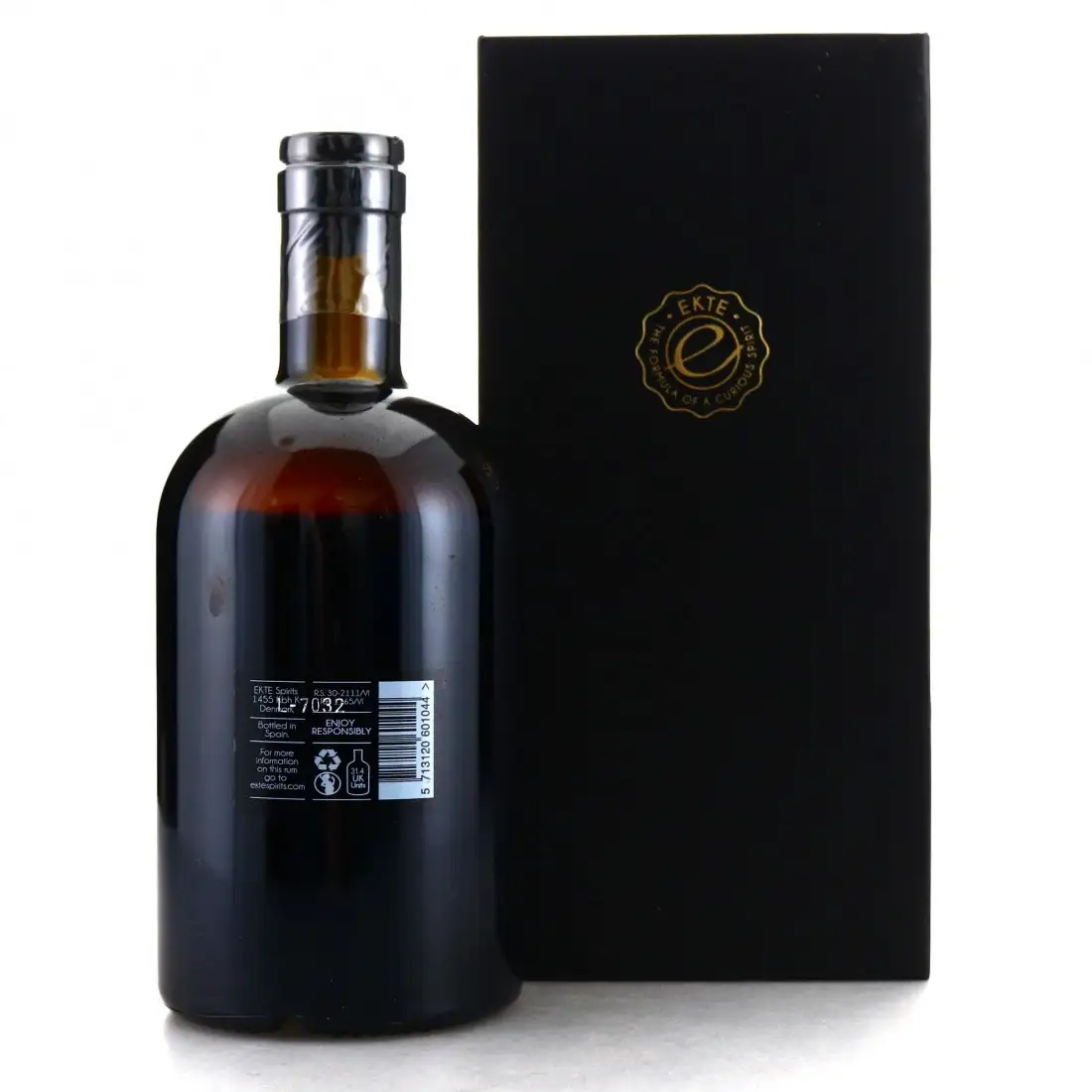 Image haute résolution de Ekte Rum Uitvlugt Single Cask Rum 1998