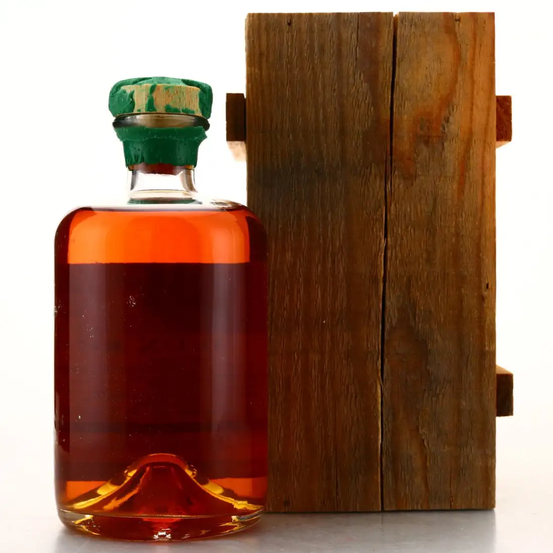 High resolution image of Clément Très Vieux Rhum 2000